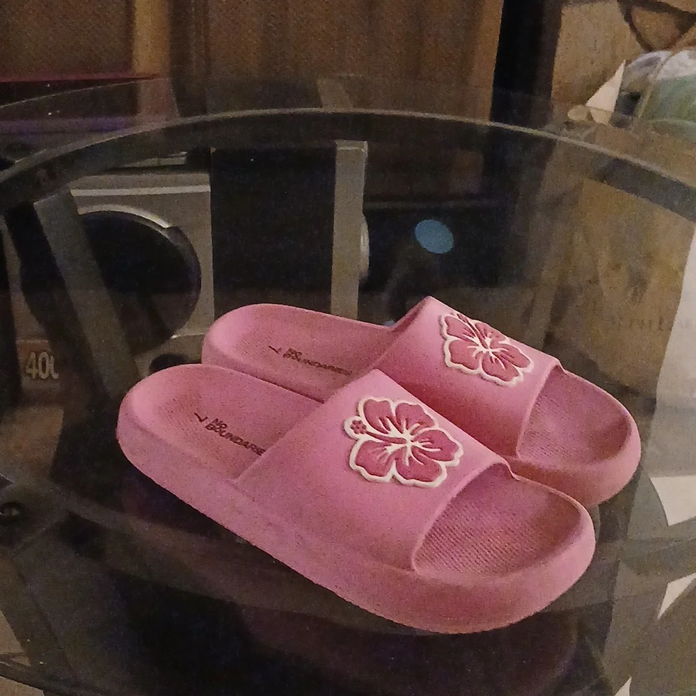 No Boundaries Comfort Slides